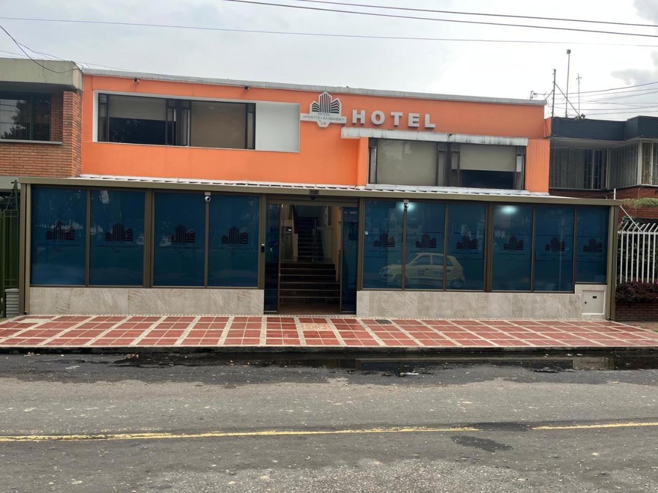 Aw Hotel Ariston Embassy — Photos 1